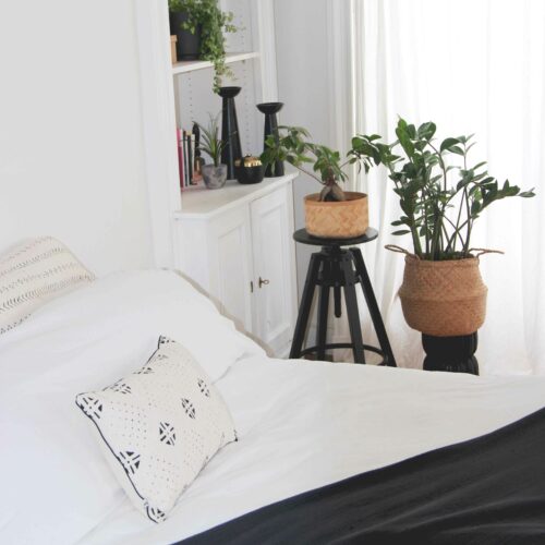 coussin en tissu Bogolan blanc et noir double face décoratif