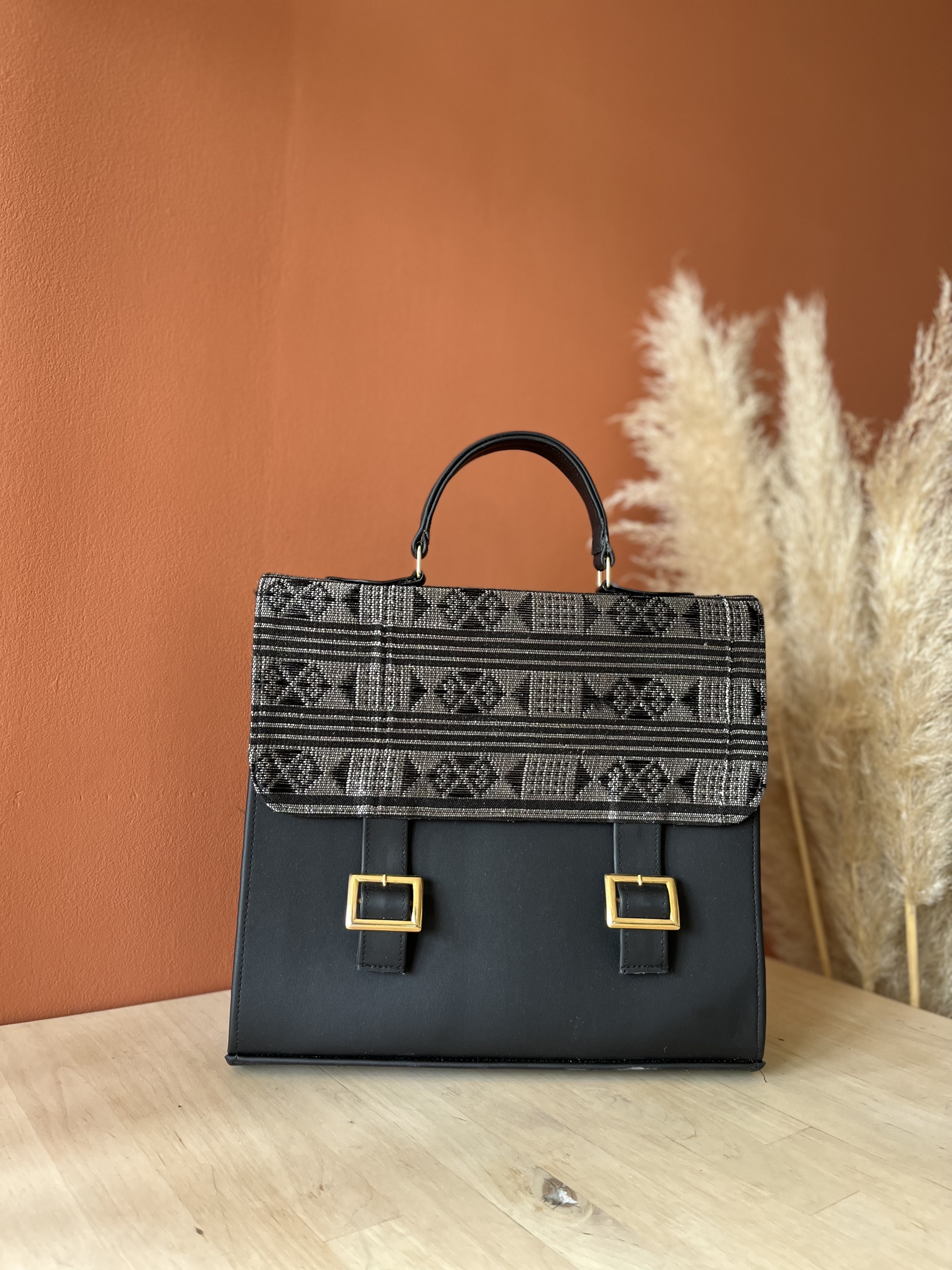 Cartable Aminata gris et noir Cartable Aminata gris et noir