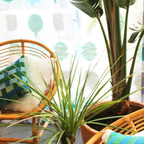 coussin en tissu Mandjak bleu, double face, déhoussable, fait main à Nantes