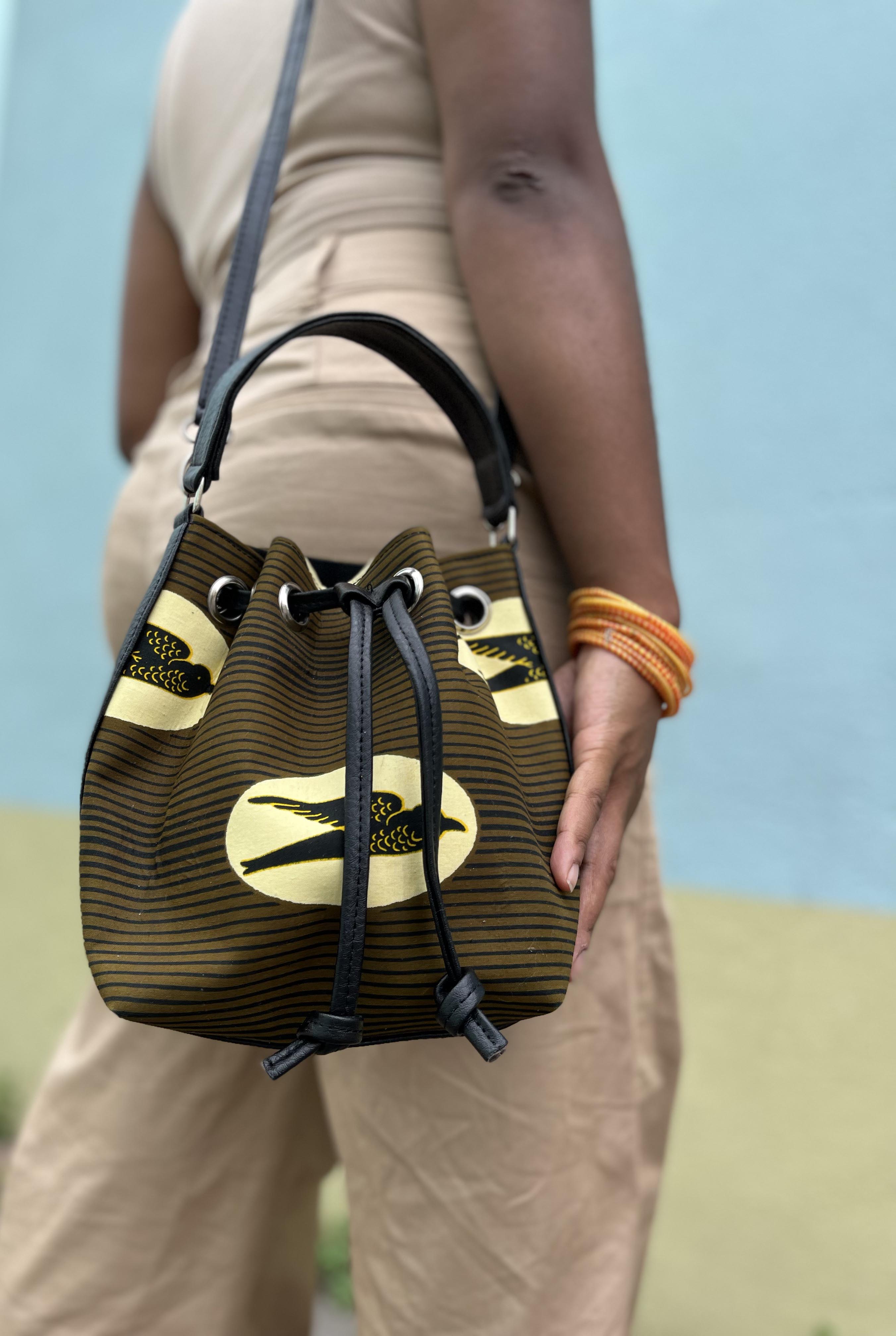 sac-sceau-bandouliere-bilkissy-en-wax-kaki-beige-et-noir sac-sceau-bandouliere-bilkissy-en-wax-kaki-beige-et-noir