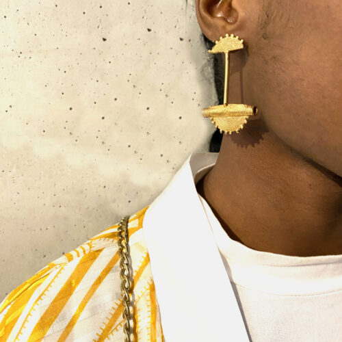 Boucles d'oreille bronze mini-Ayo, fabriquées au Sénégal à partir de poids Akan